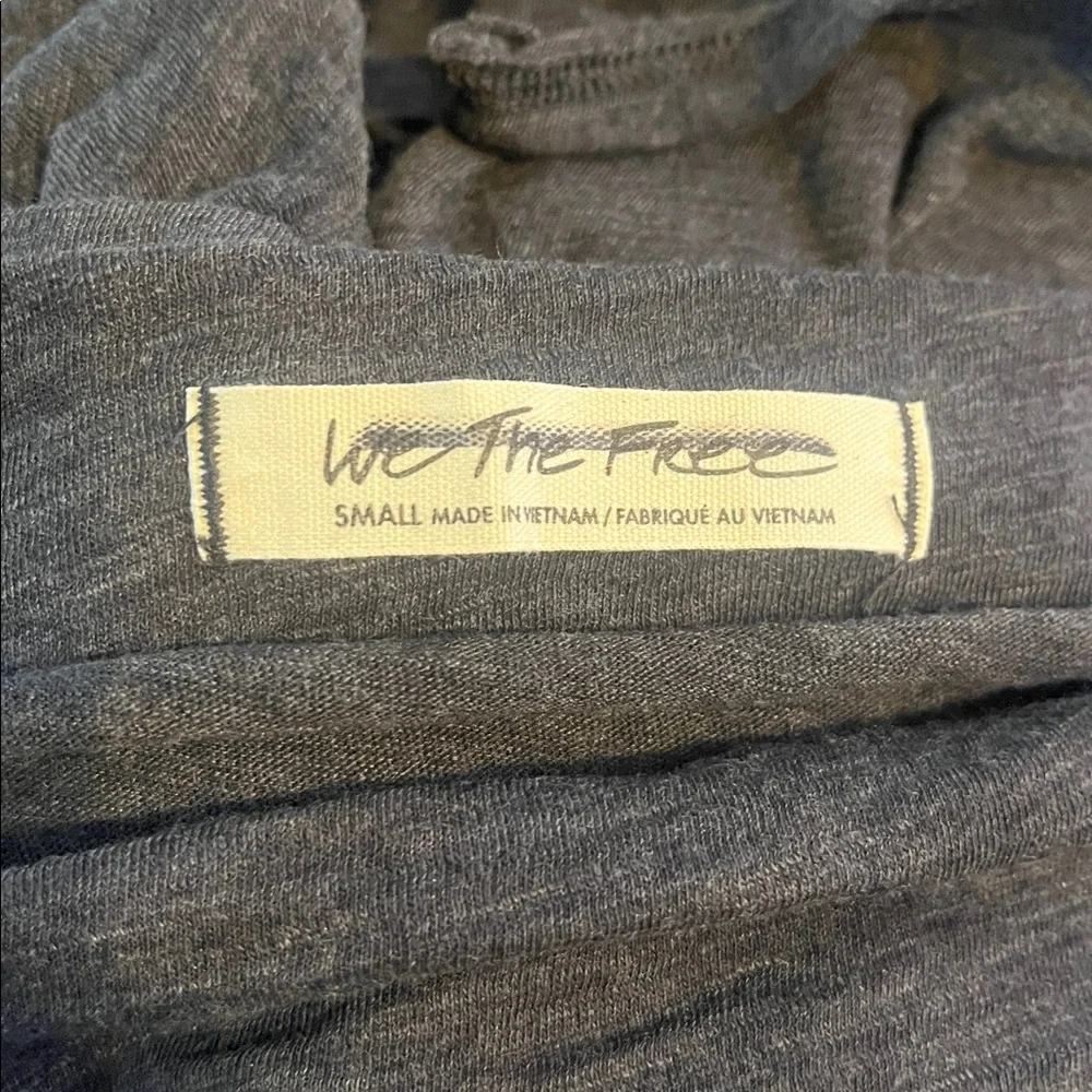 We The Free Kimmi Long Sleeve Tee in Dark Gray Size S‎